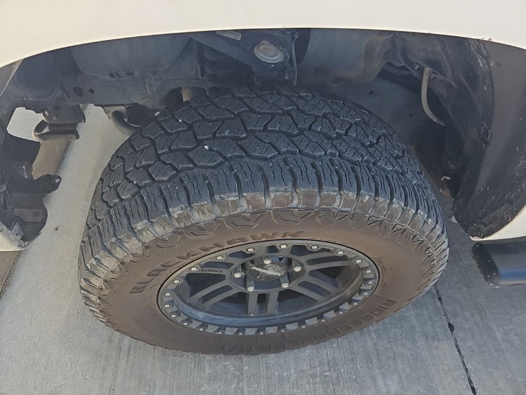 Used 2020 White Toyota SR5 image 5