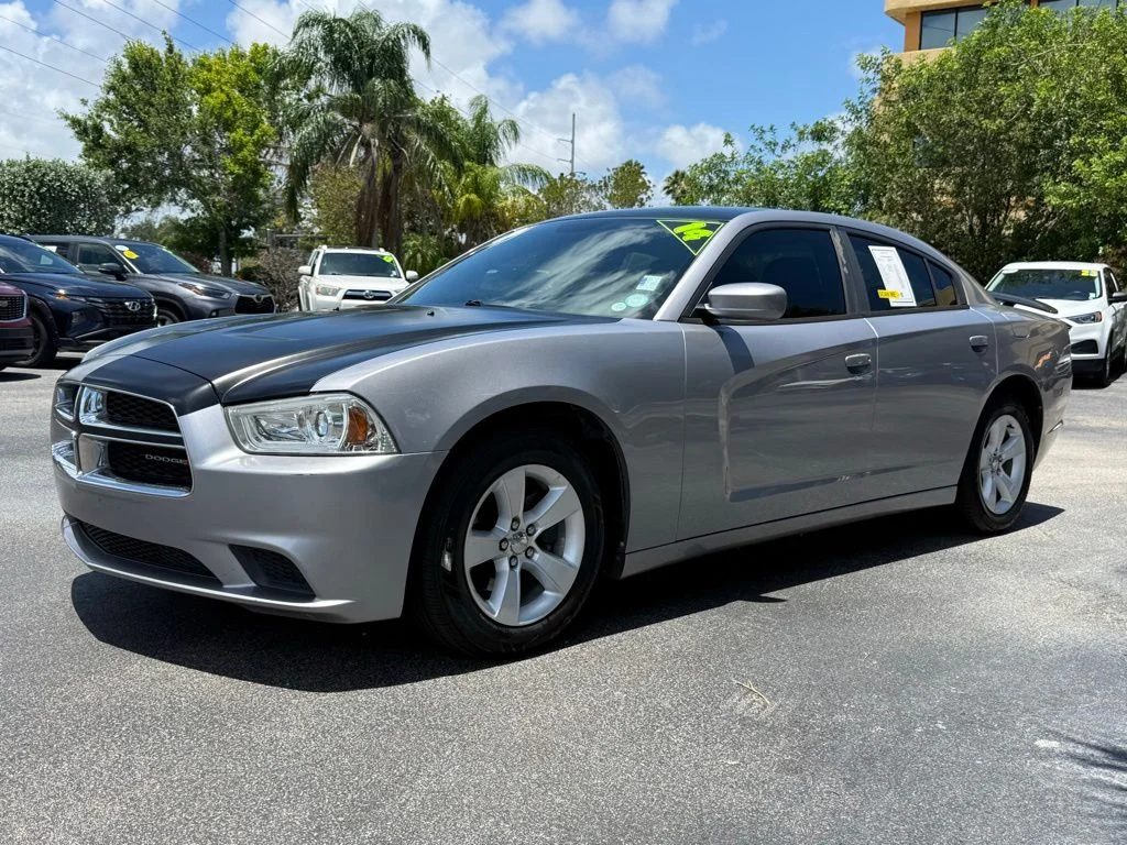2014 Dodge Charger SE's photo