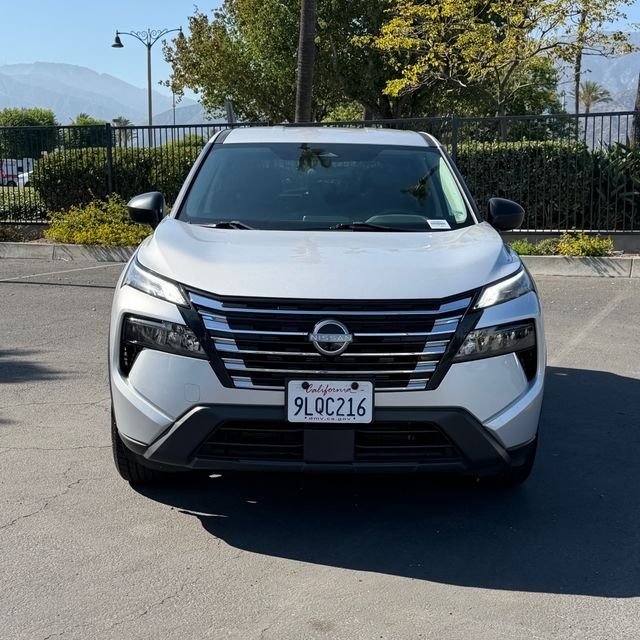 Used 2024 Silver Nissan S image 3