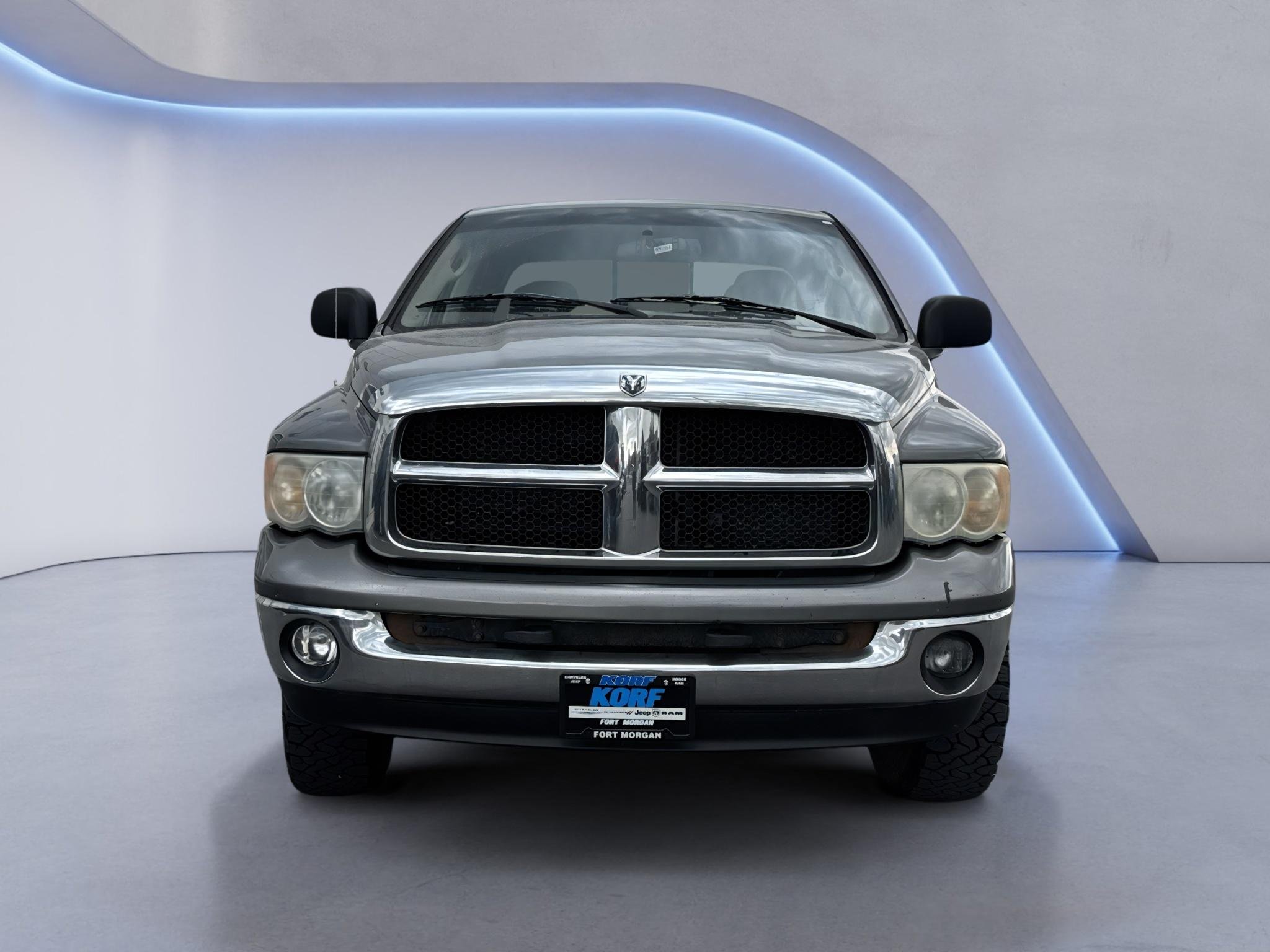 Used 2005 Gray Dodge SLT image 2