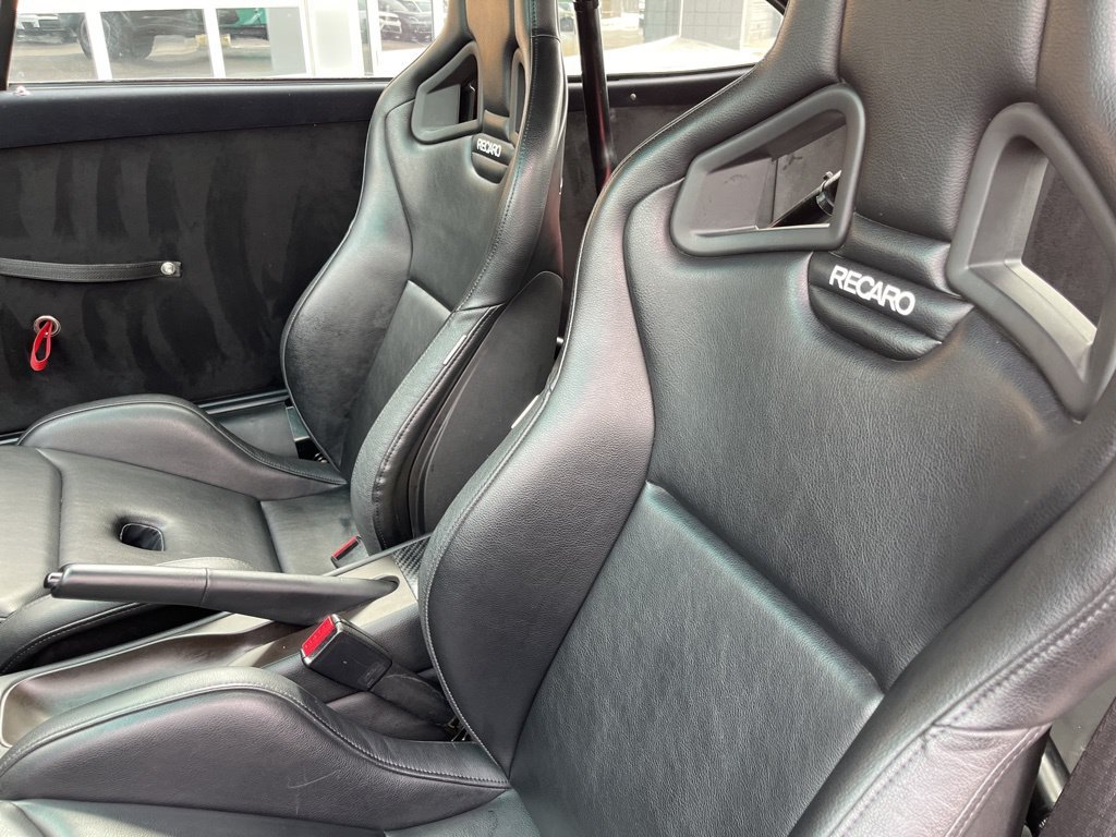Used 1995  Porsche Carrera 4 image 4