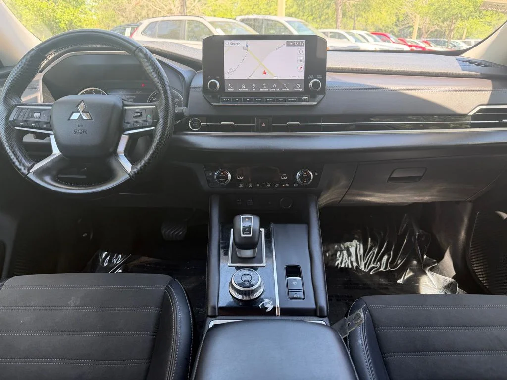 Used 2024  Mitsubishi SE Black Edition image 14
