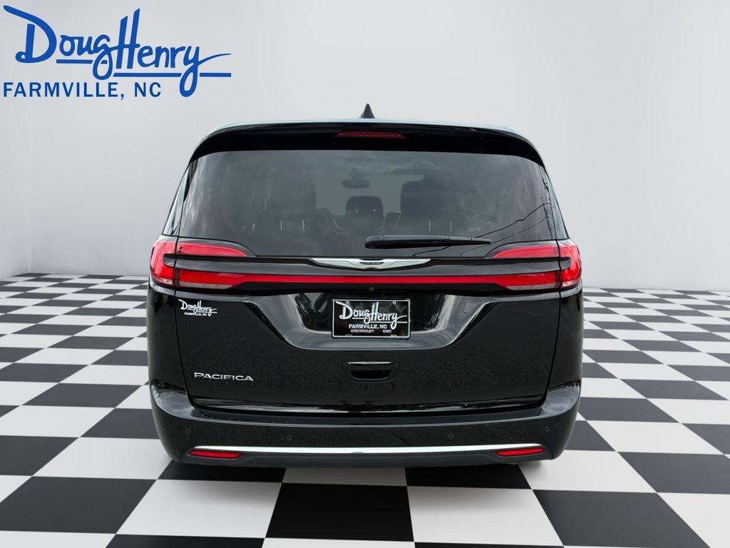 Used 2024 Black Chrysler Touring L image 4
