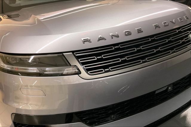 Used 2024 Gray Land Rover SE image 33