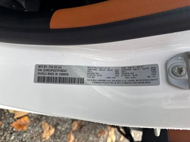 New 2026 Bright White Clear-Coat Exterior Paint Chrysler Pinnacle image 17