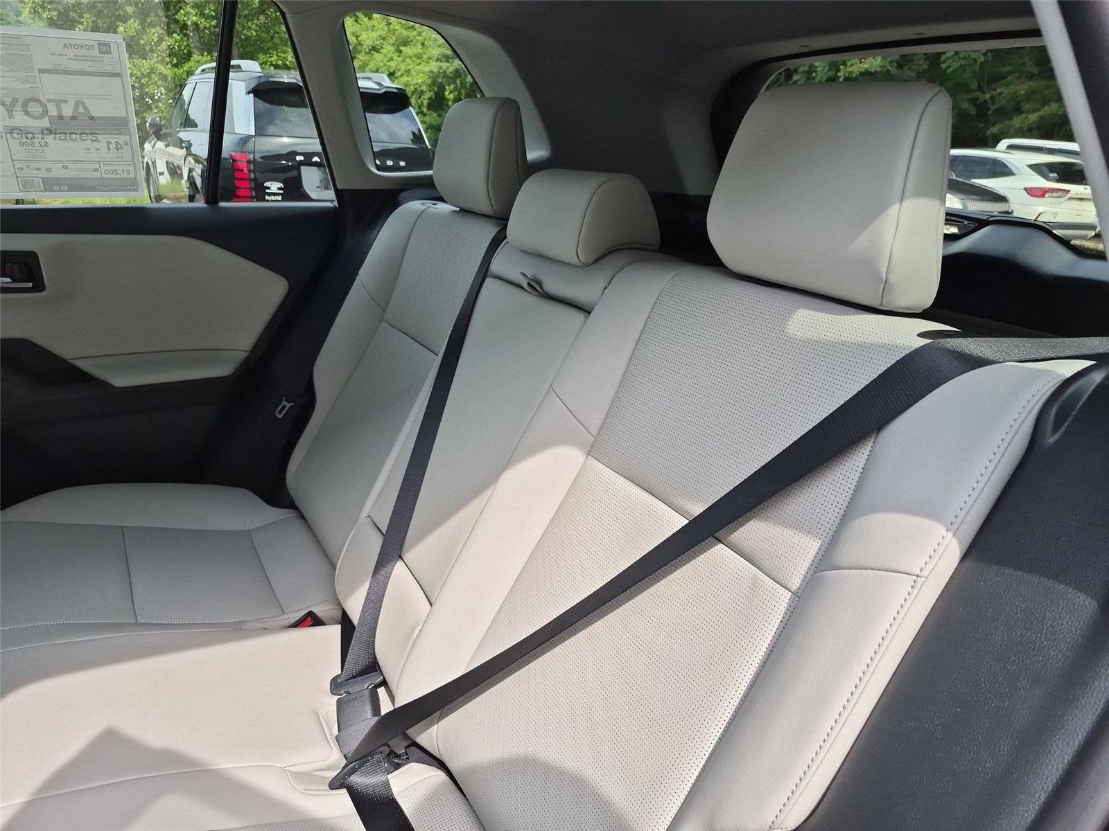 New 2026 Ice Cap Toyota XLE Premium image 31