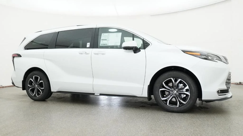 New 2026 Wind Chill Pearl Toyota Platinum image 11