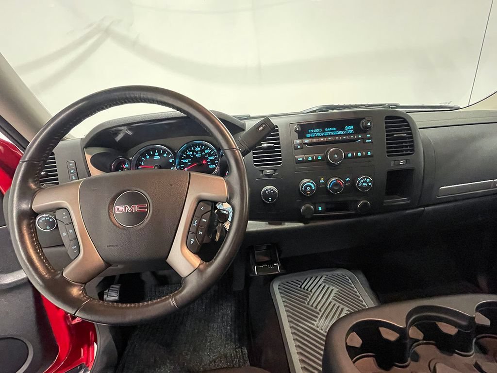 Used 2011 FIRE RED GMC SLE image 70