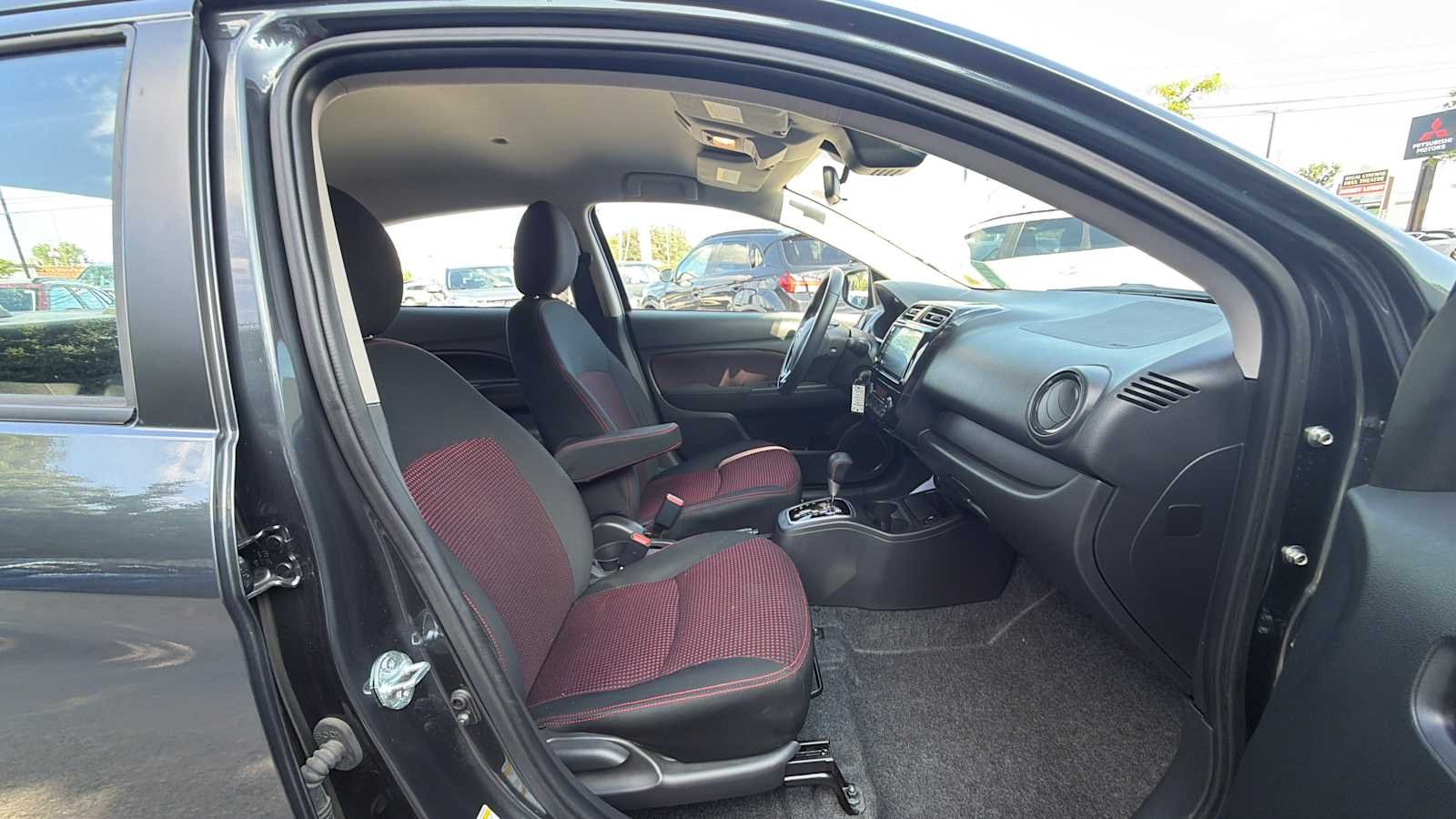Used 2024 Graphite Gray Metallic w/Black Roof Mitsubishi Black Edition image 21