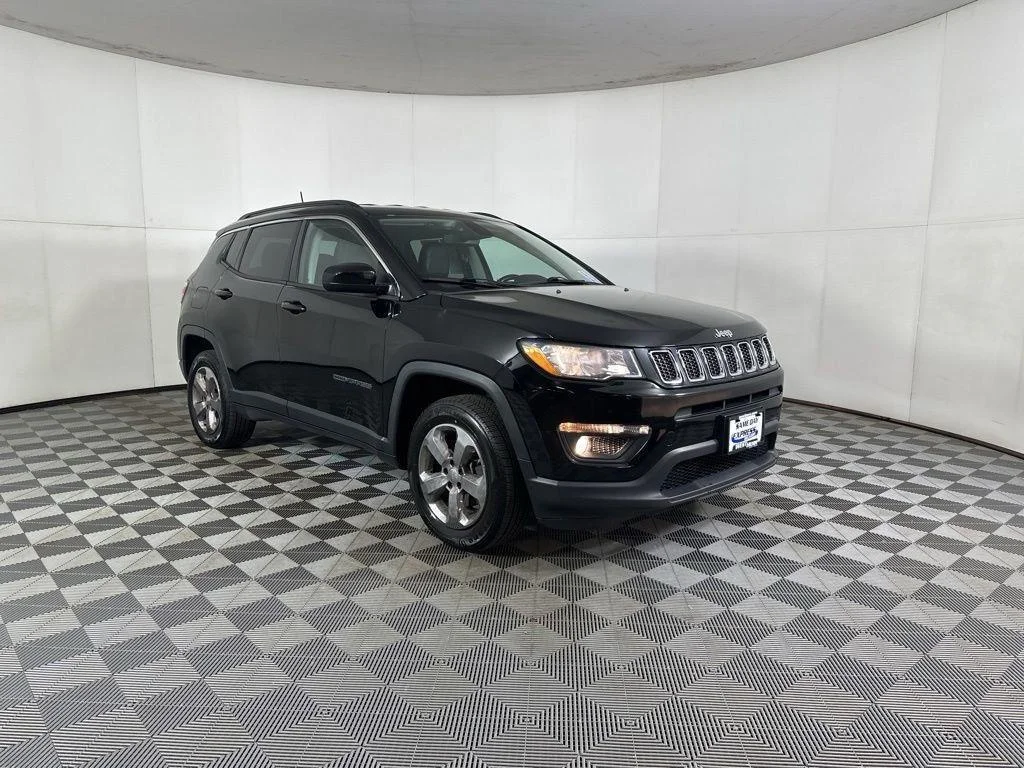 Used 2019  Jeep  image 11