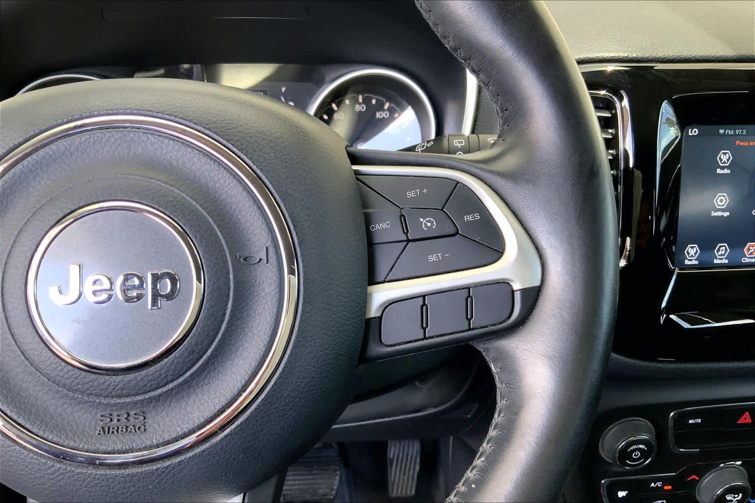Used 2019 Granite Crystal Metallic Clearcoat Jeep Altitude image 25