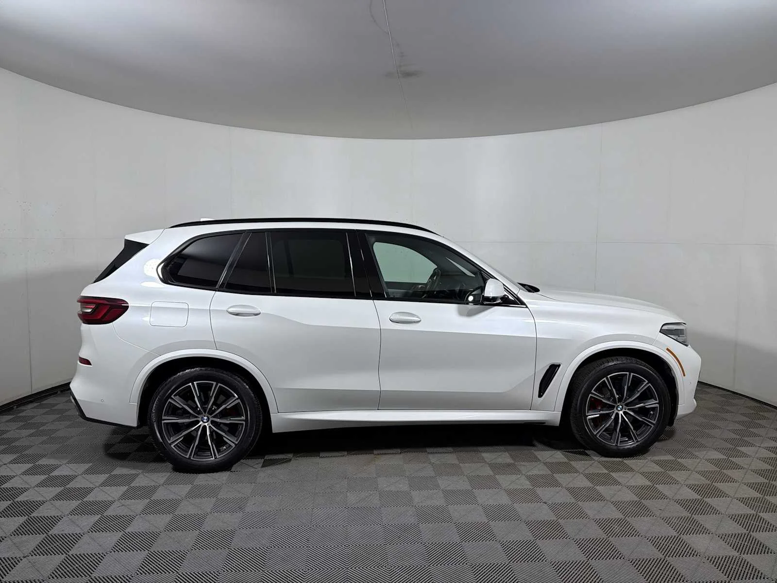 Used 2023 Mineral White Metallic BMW xDrive40i image 7