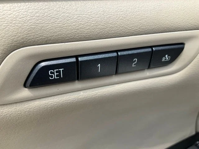 Used 2013 White Cadillac Luxury image 6