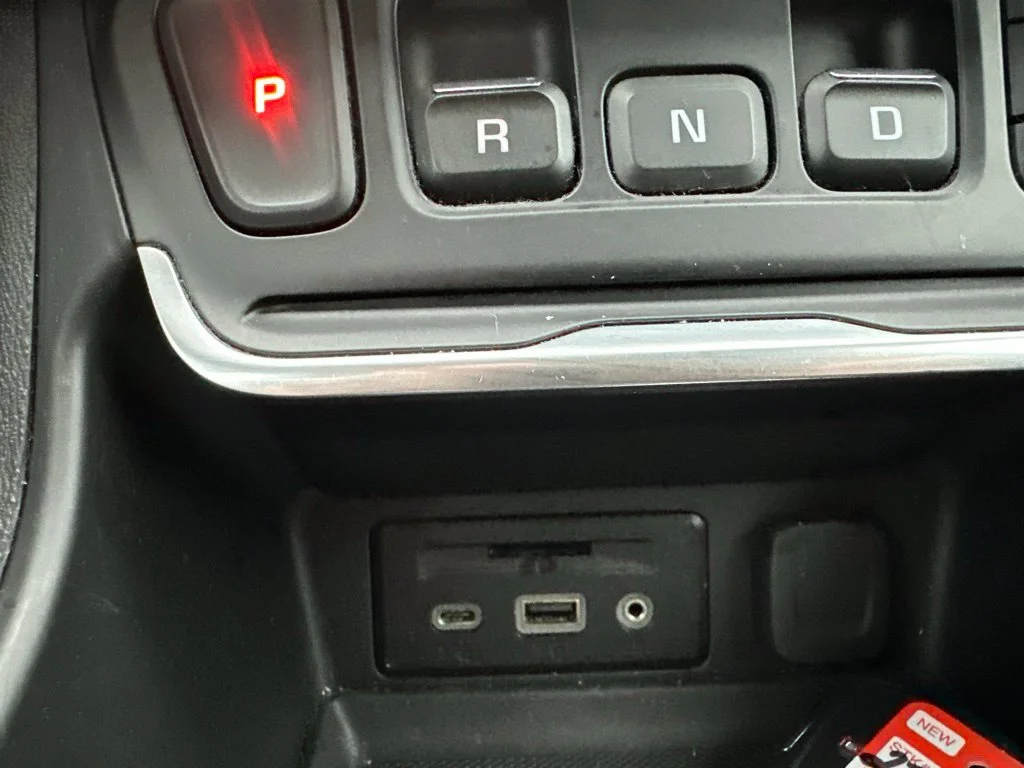 Used 2020 White GMC SLT image 21