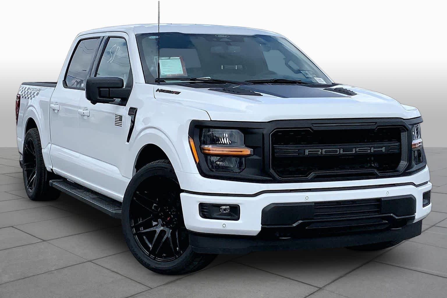 New 2026 Oxford White Ford XLT image 2
