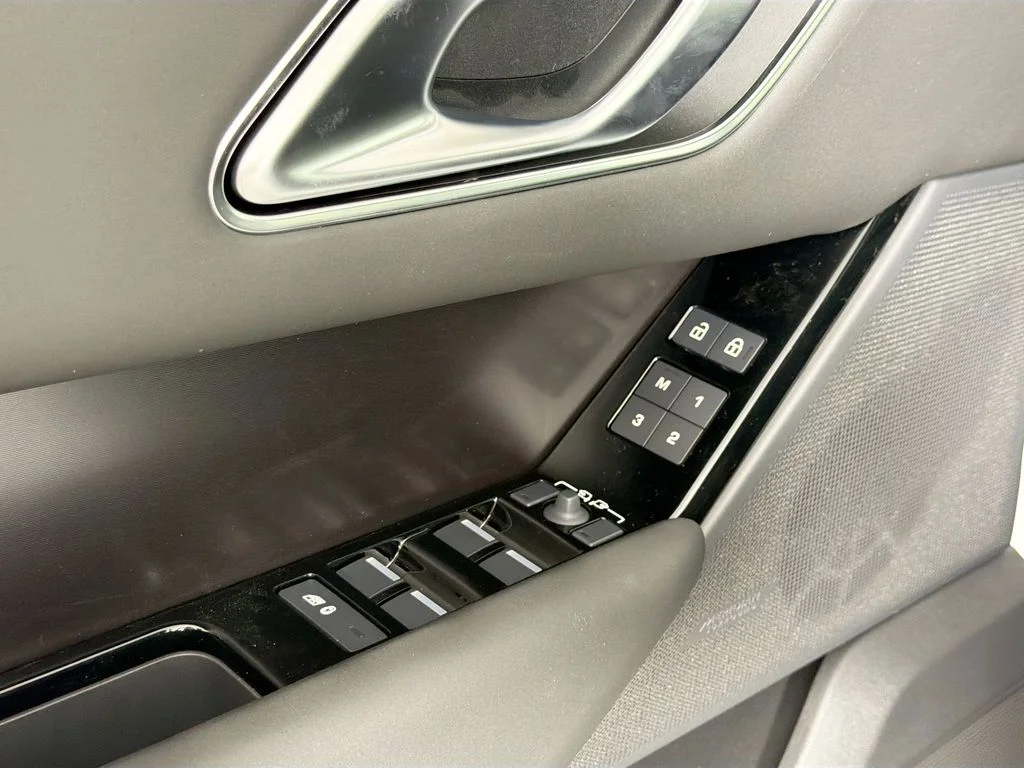 New 2026 Fuji White Land Rover Dynamic SE image 18