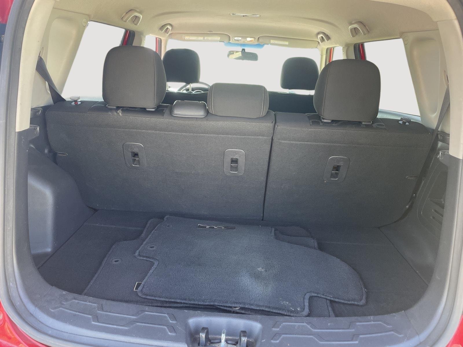 Used 2012 Molten Kia + image 15