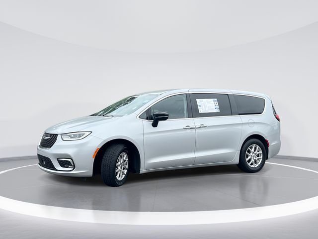 2024 Chrysler Pacifica Touring L's photo