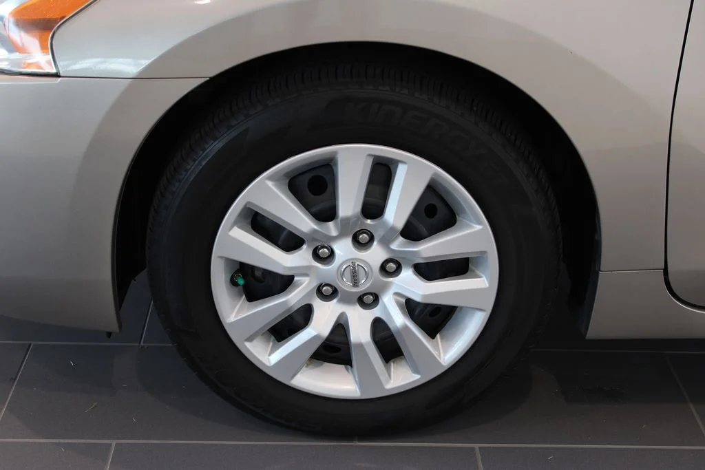 Used 2014 Saharan Stone Nissan 2.5 S image 27