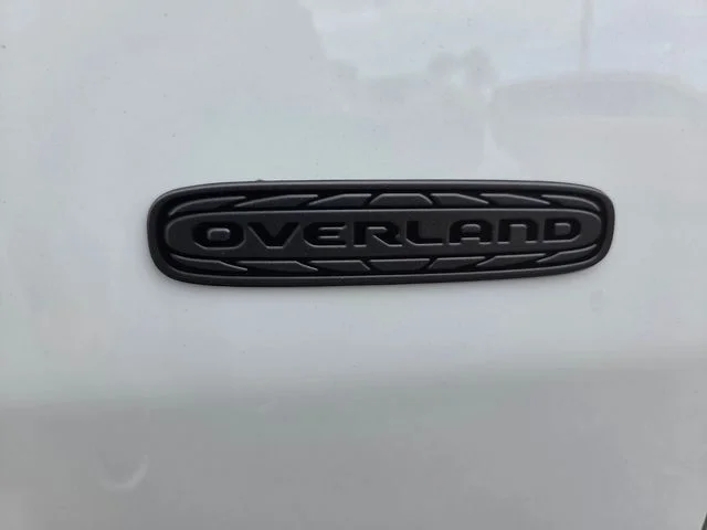 New 2026 Bright White Clear-Coat Exterior Paint Jeep Overland image 14