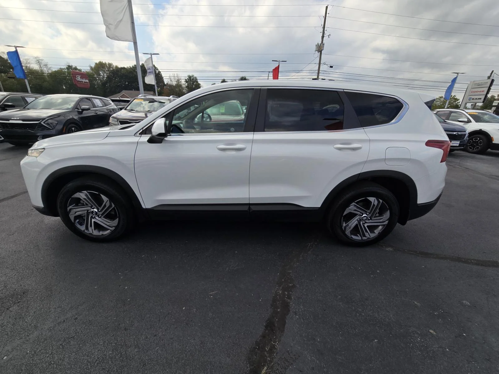 Used 2023 Serenity White Pearl Hyundai SE image 4