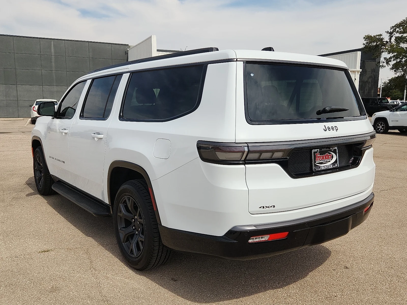 New 2026 Bright White Clear-Coat  Paint Jeep L LIMITED ALTITUDE 4X4 image 3