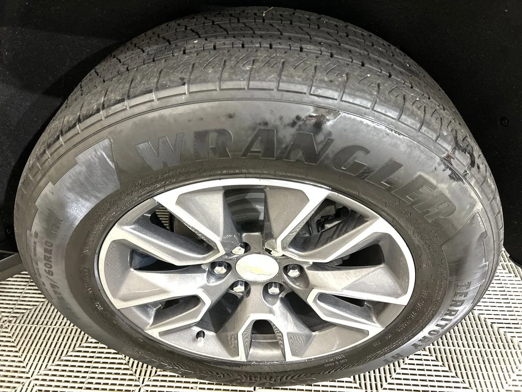 Used 2022 Orange Chevrolet LT image 10