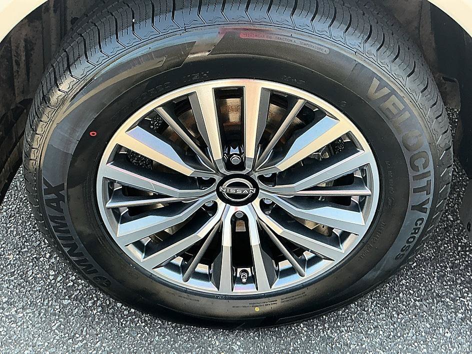 Used 2022 Brilliant Silver Metallic Nissan SL image 10