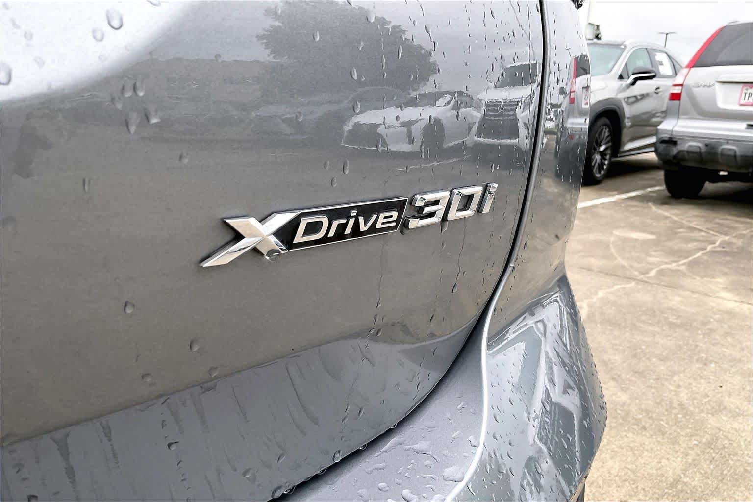 Used 2024 Skyscraper Grey Metallic BMW xDrive30i image 9