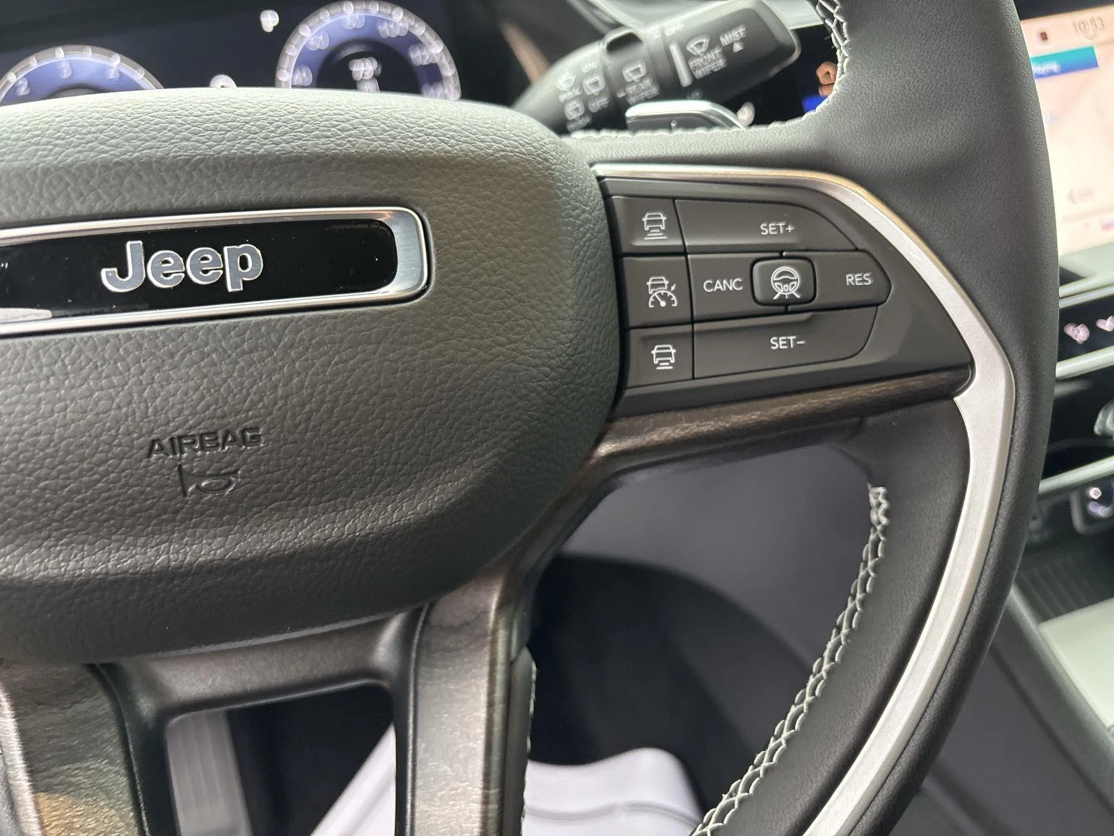 New 2027 Sting-Gray Clearcoat Jeep Limited Reserve image 18