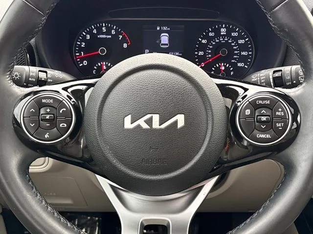 Used 2022 White Kia EX image 18