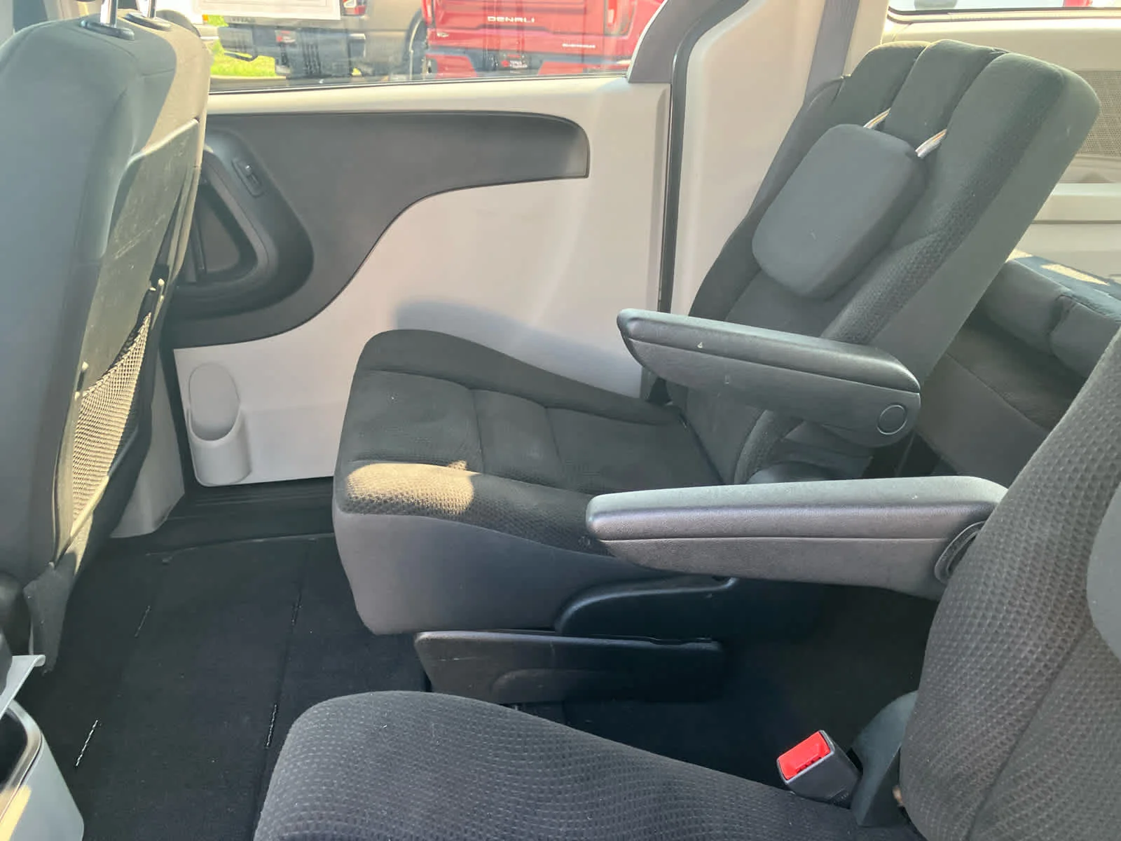 Used 2019 Granite Pearlcoat Dodge SE image 27