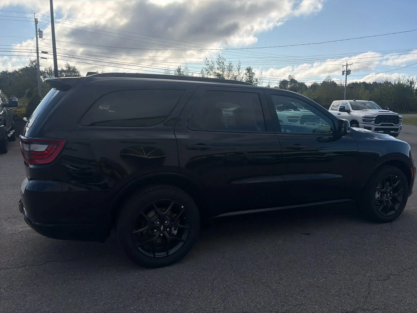 New 2027 Pitch-Black Exterior Paint Dodge GT Premium HEMI image 4