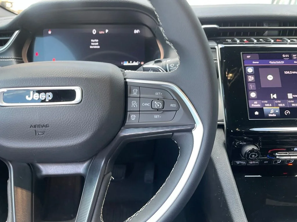 Used 2025 White Jeep Laredo image 19