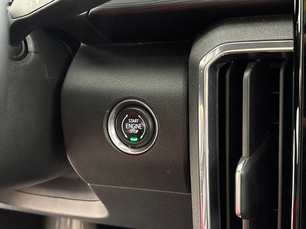 Used 2024 White GMC Elevation image 34