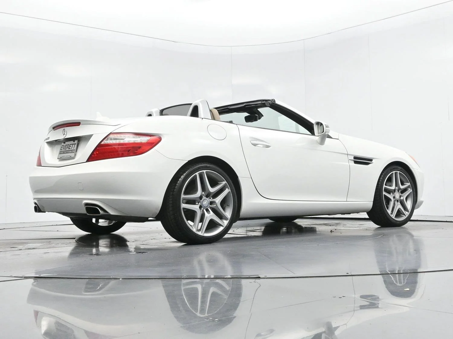 Used 2015 White Mercedes-Benz SLK 250 image 45