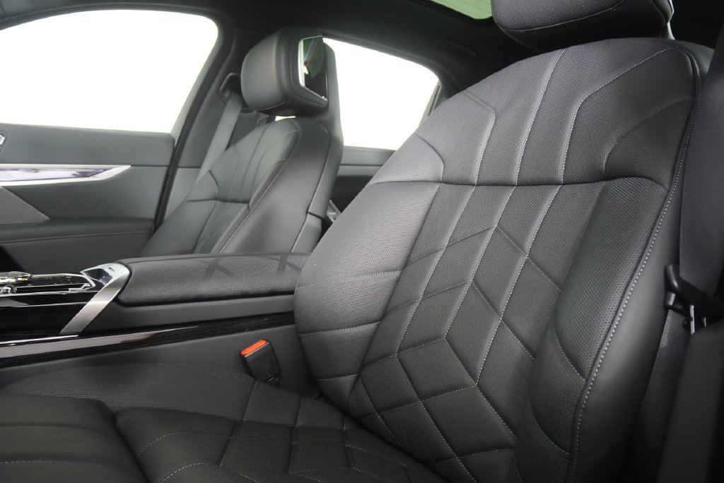 New 2026 Black Sapphire Metallic BMW xDrive60 image 10
