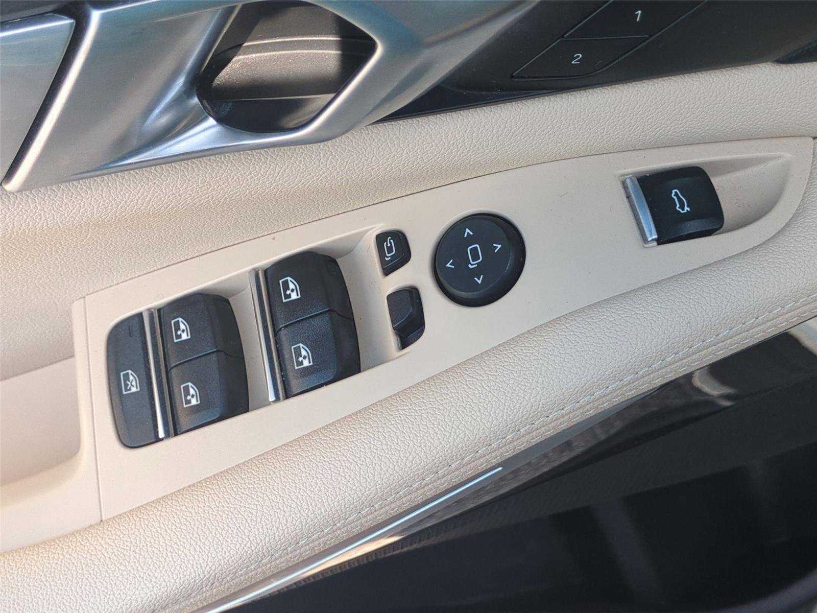 Used 2022 Alpine White BMW sDrive40i image 16