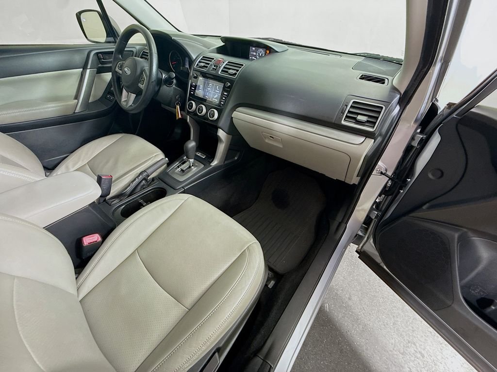 Used 2017 Ice Silver Metallic Subaru Premium image 28
