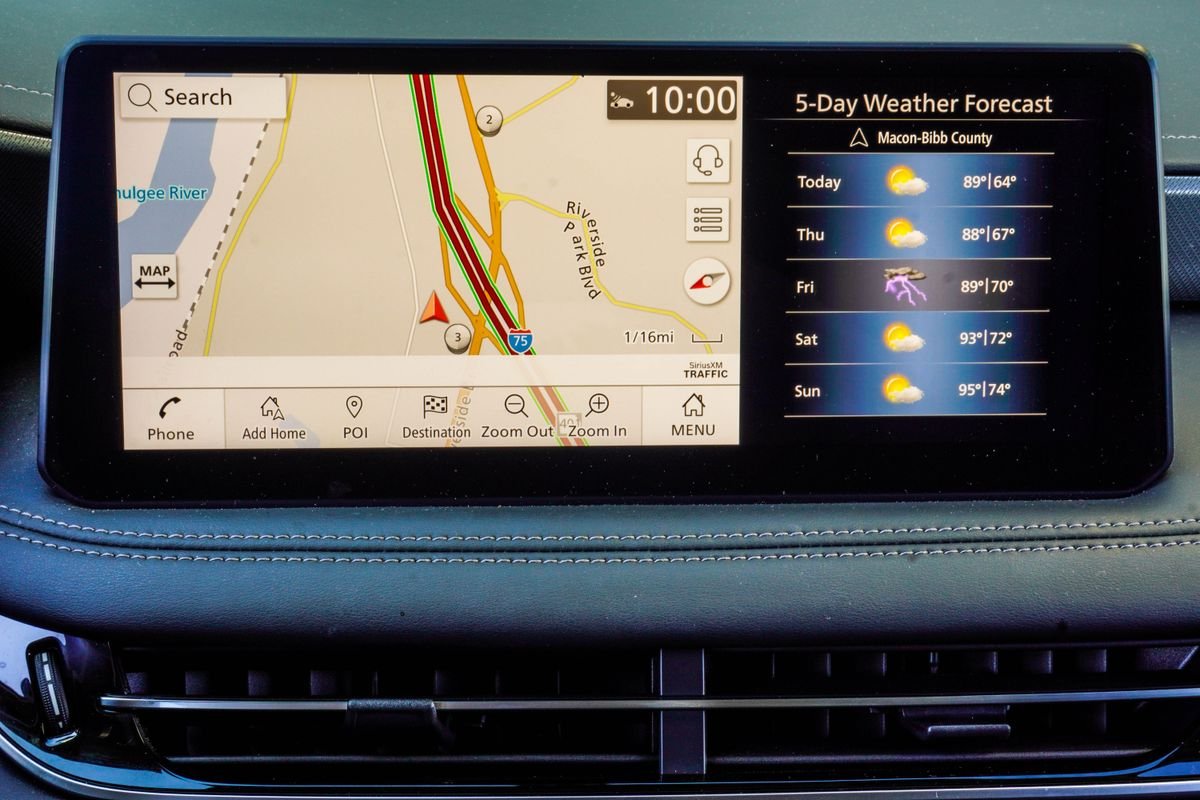 Used 2025 White INFINITI LUXE image 27