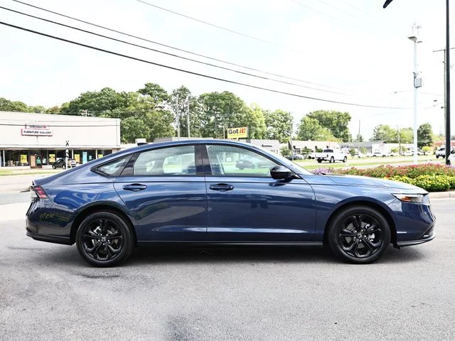 Used 2025 Canyon River Blue Metallic Honda SE image 10