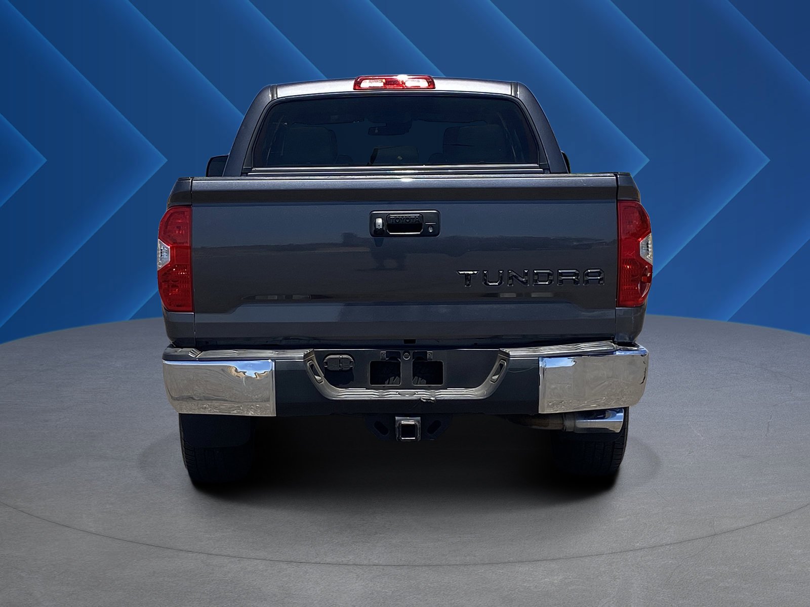 Used 2018 Magnetic Gray Metallic Toyota SR5 image 4