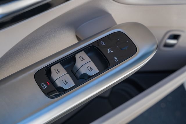New 2026 Polar White Mercedes-Benz C 300 image 38