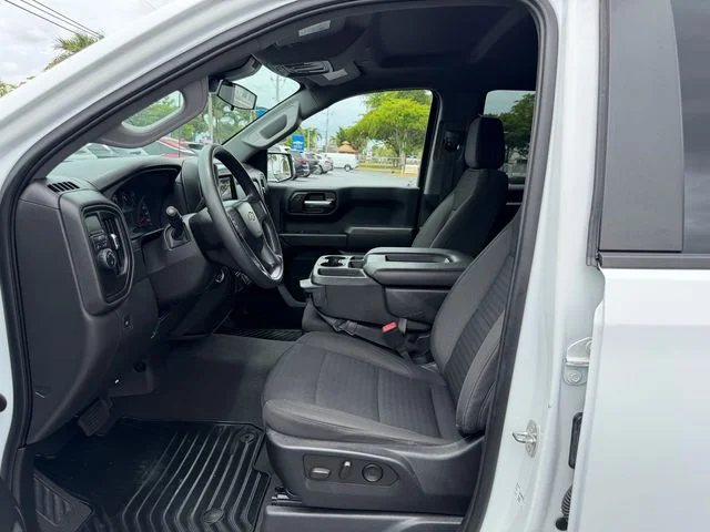 Used 2022 White Chevrolet Custom image 10