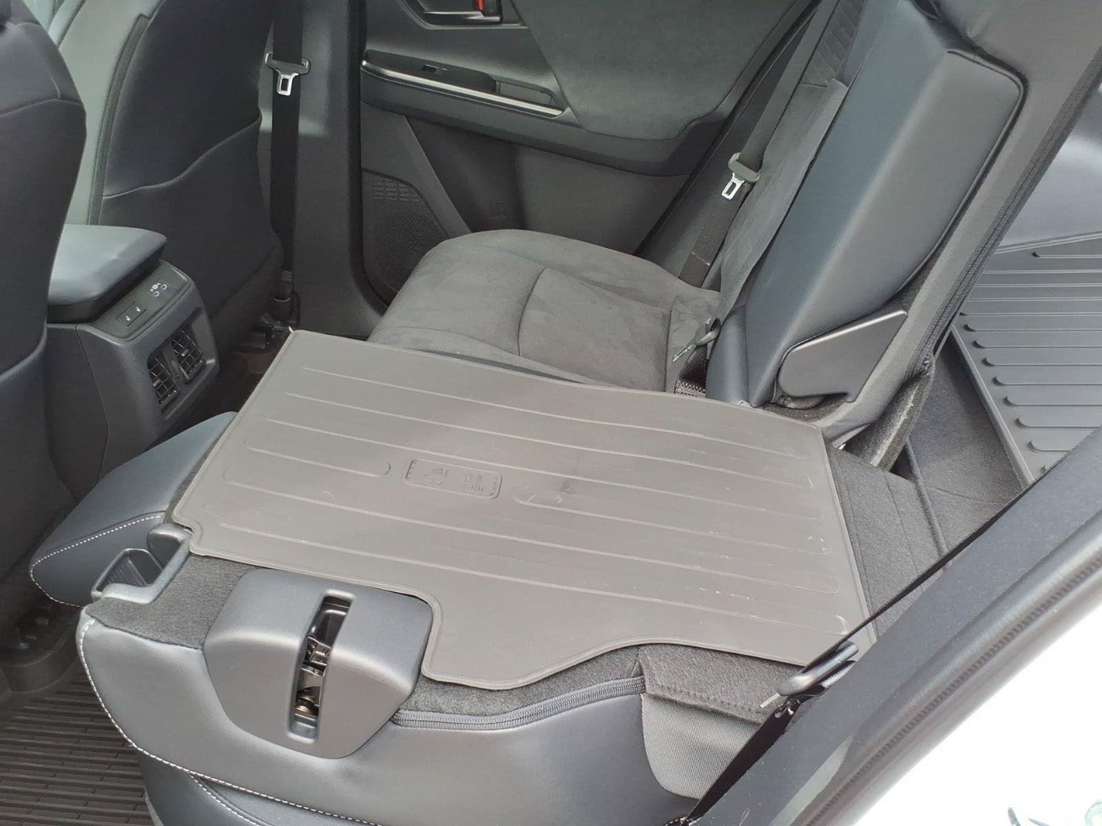 New 2026 Wind Chill Pearl with Midnight Black Metallic roof Toyota XSE image 27