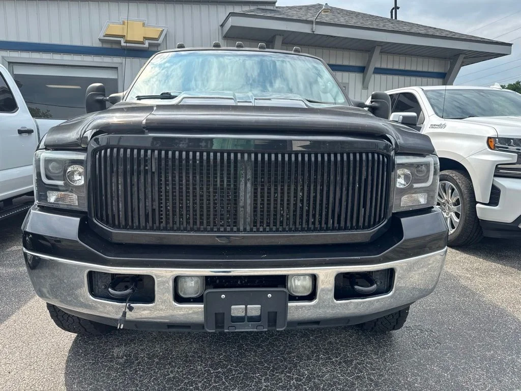 Used 2005 Ford F-350 Super Duty Lariat with VIN 1FTWW33P25ED04735 for sale in Middlebury, IN