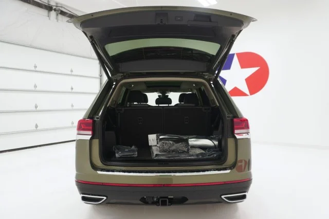 New 2026 Avocado Green Pearl Volkswagen 2.0T SEL image 7