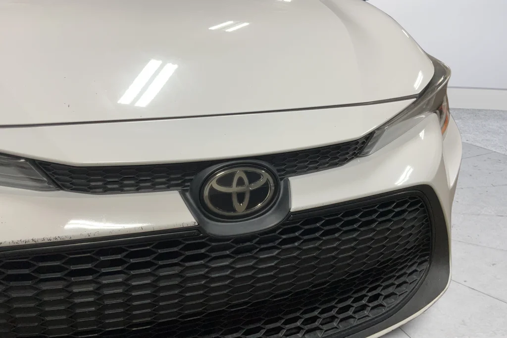 Used 2021 White Toyota LE image 31