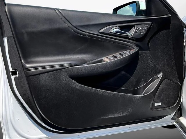 Used 2023 White Chevrolet LT image 21