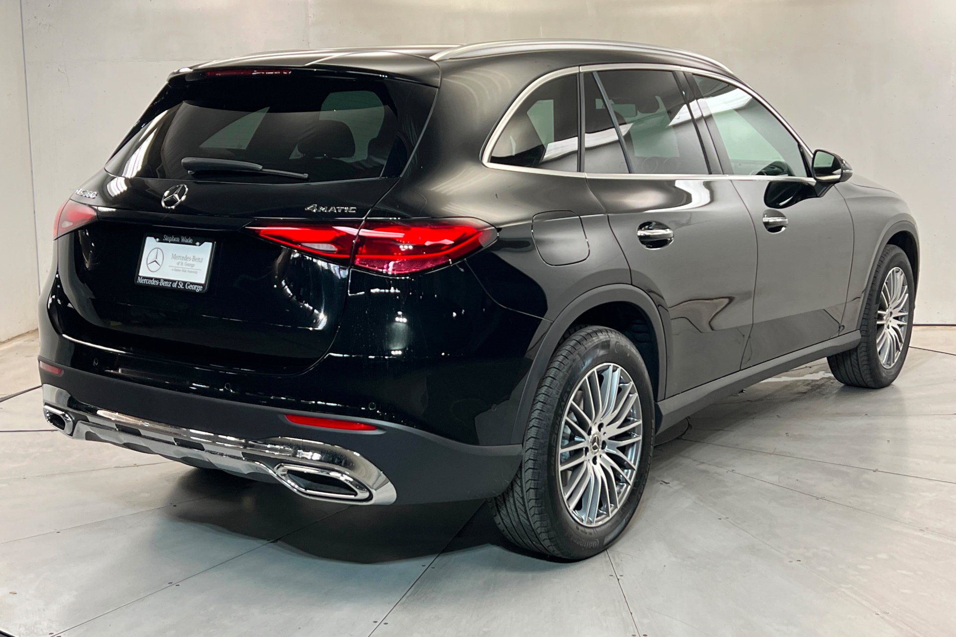 New 2026 Black Mercedes-Benz GLC 300 image 31